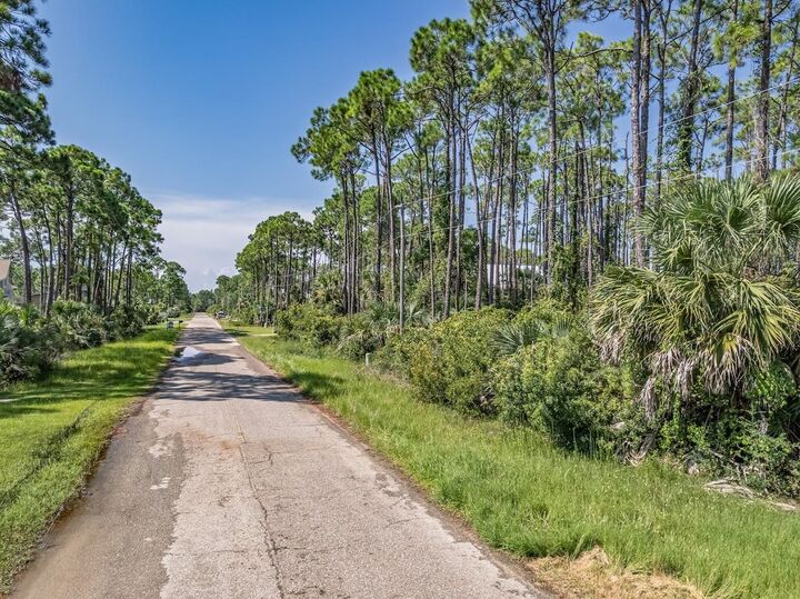 Property Photo: 5227 Sandbar Drive FL 32456