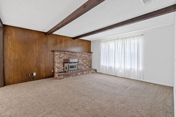 Property Photo: 1700 W La Vida Avenue CA 93277