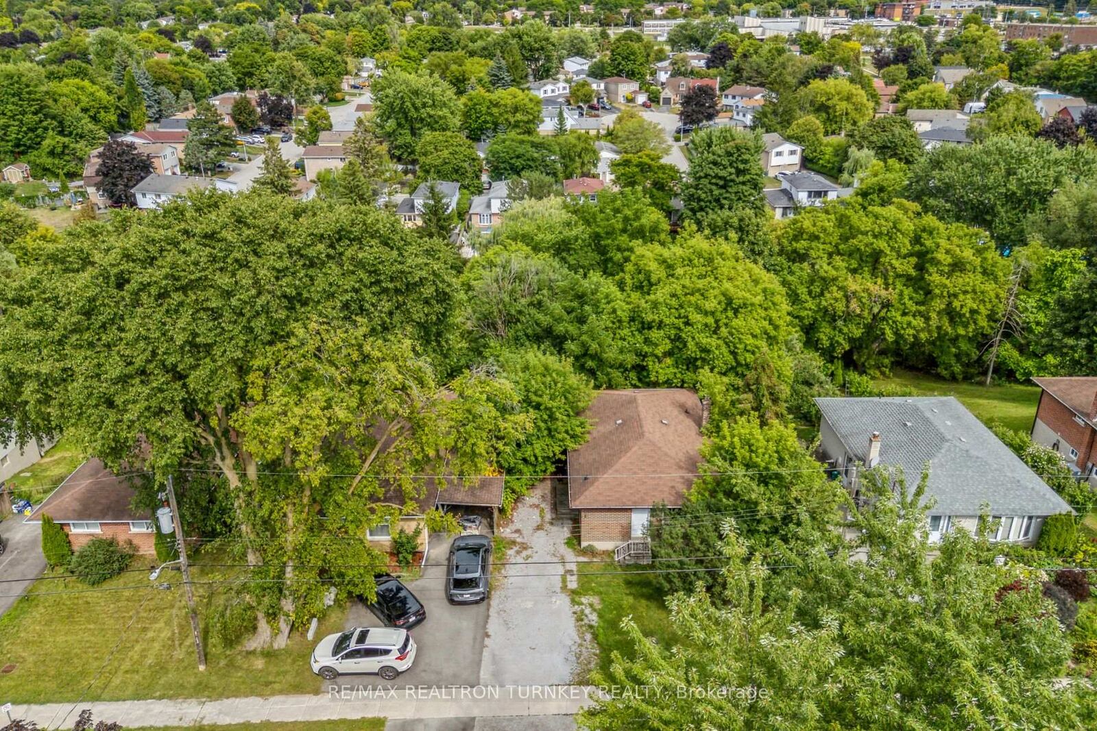 Photo de la propriété: 75 Bolton Avenue ON L3Y 2X3