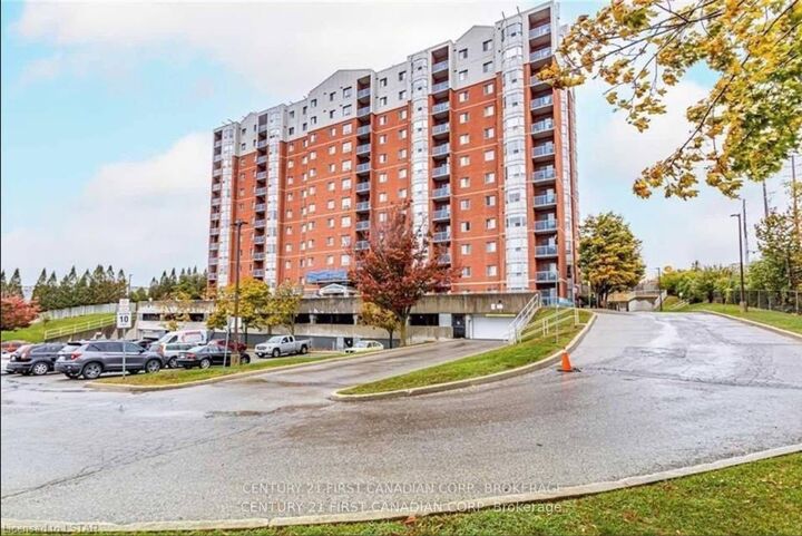 Property Photo: 30 Chapman Court 902 ON N6G 4Y4