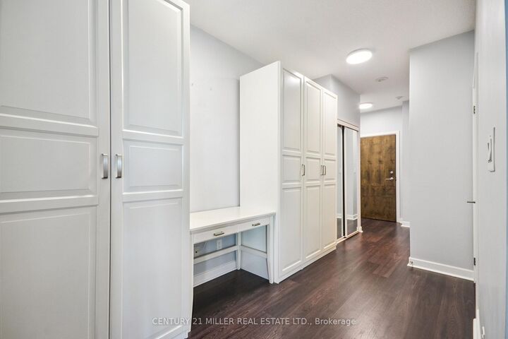 Property Photo: 33 Bay Street 4203 ON M5J 2Z3