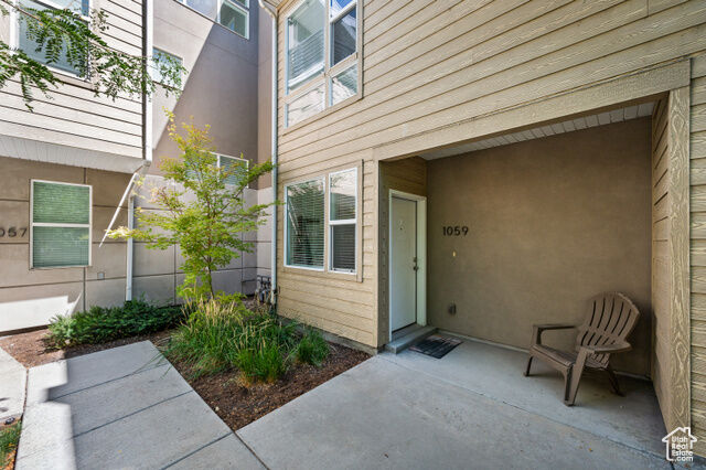 Property Photo: 1059 W Rooftop Dr S 405 UT 84047