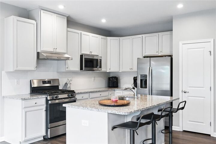 Property Photo: 3003 Humbolt Pl PA 16059