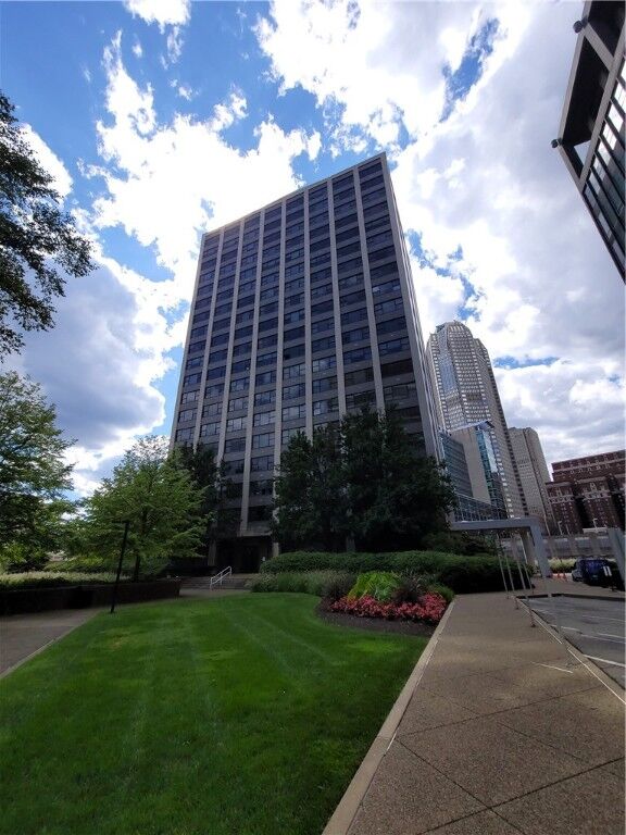 Property Photo: 112 Washington Pl 14D PA 15219