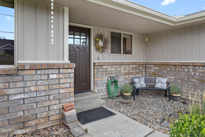 Property Photo: 105 N 77th Ave WA 98908