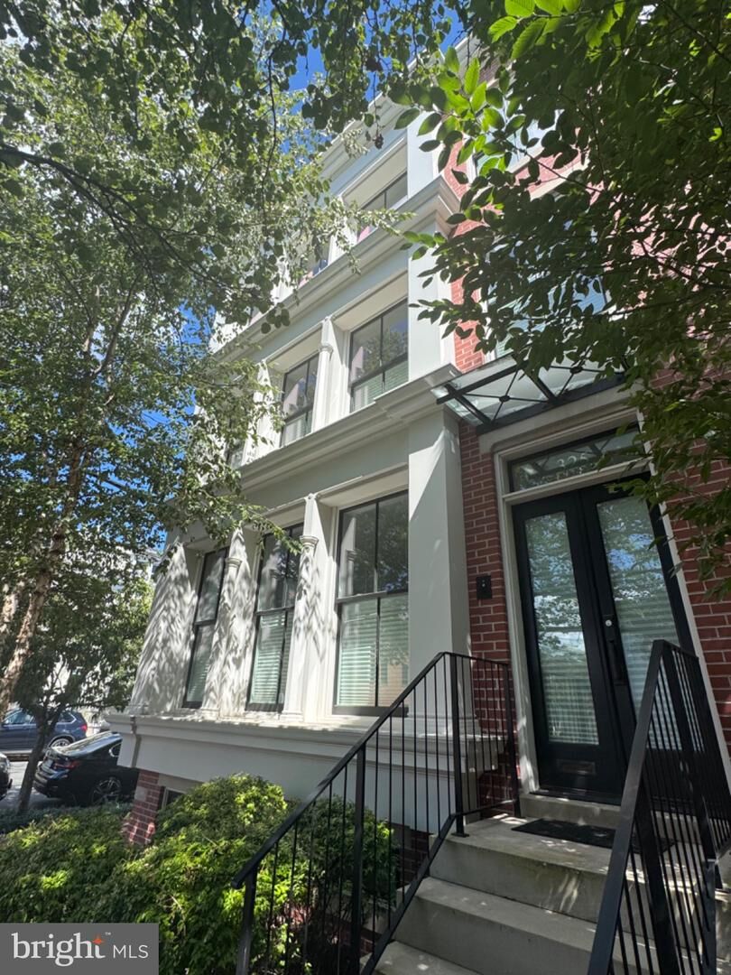 Property Photo: 325 N N. Columbus Street VA 22314