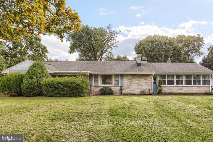 5150 N Sherman Extension Street  Mount Wolf PA 17347 photo