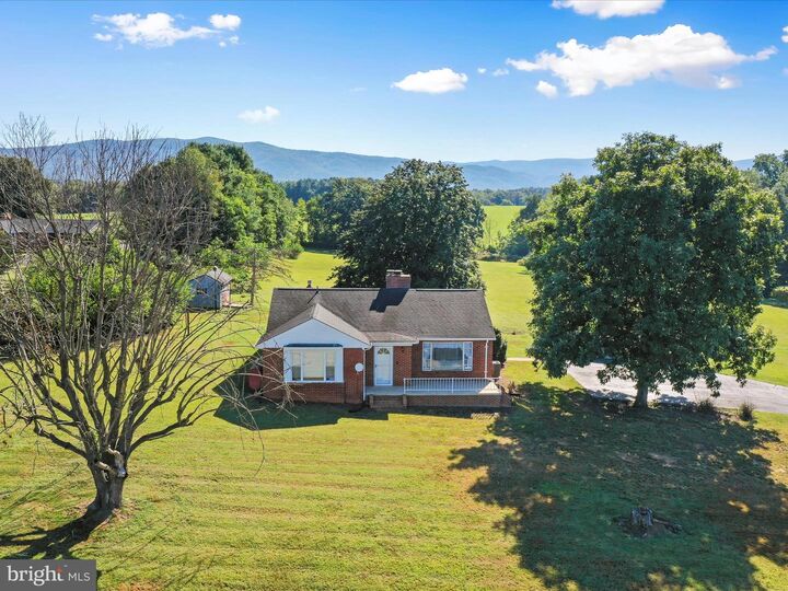 Property Photo: 3634 N East Side VA 22827