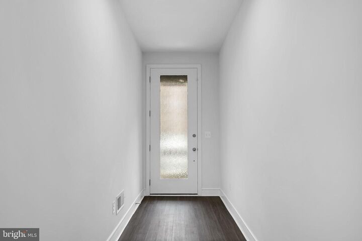 Property Photo:  23035 Sullivans Cove Square  VA 20148 