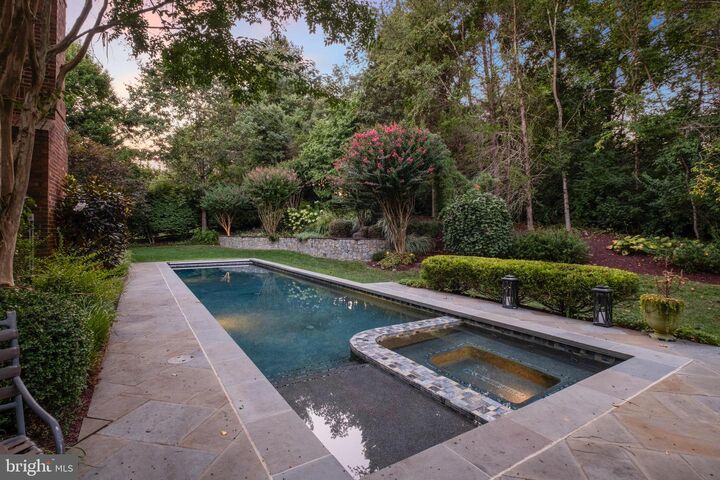 Property Photo:  10405 Sandringham Court  MD 20854 