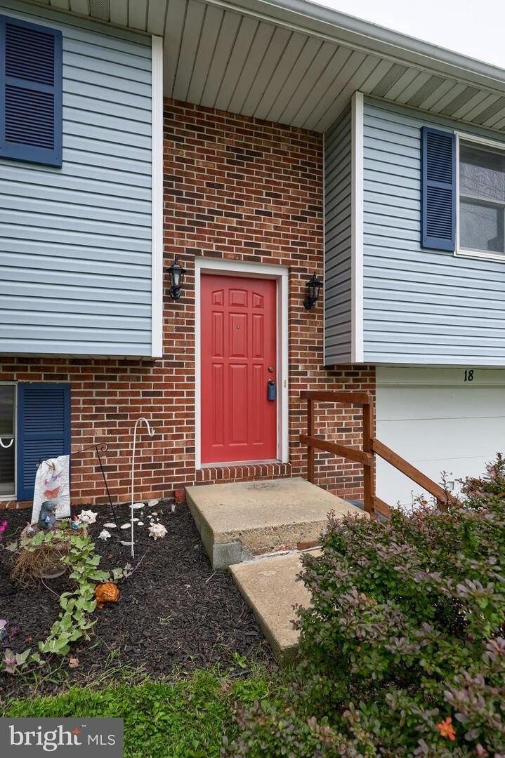 Property Photo: 18 Akron Road PA 17522