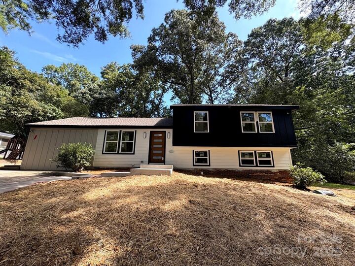 6811 Rollingridge Drive  Charlotte NC 28211 photo