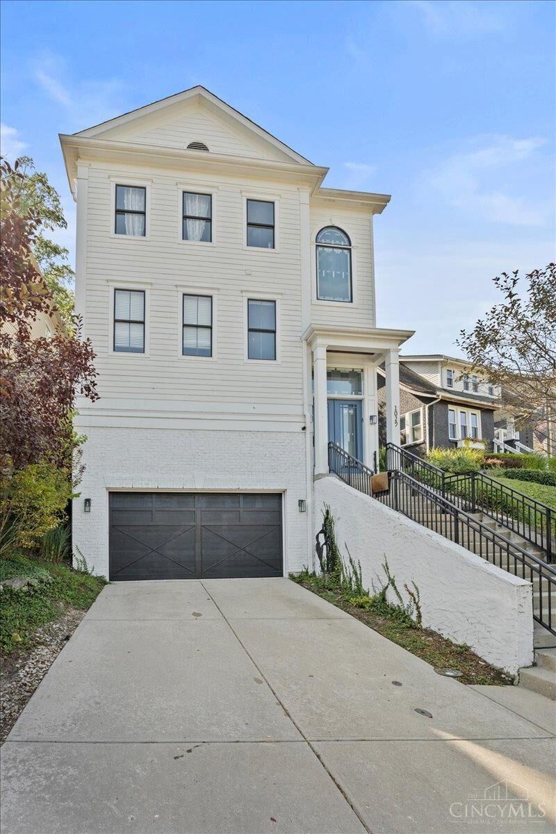 Property Photo: 1029 Kinmont Street OH 45208