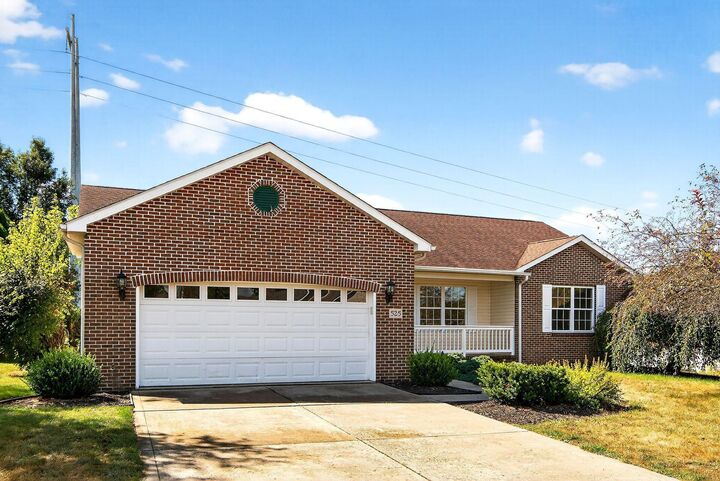 Property Photo:  525 Meadowland Drive  OH 43055 