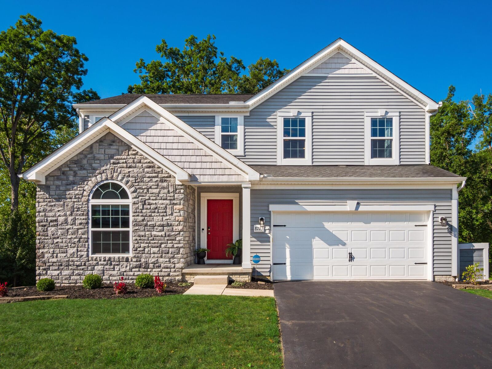 Property Photo: 8723 Hawks Grove Court OH 43035