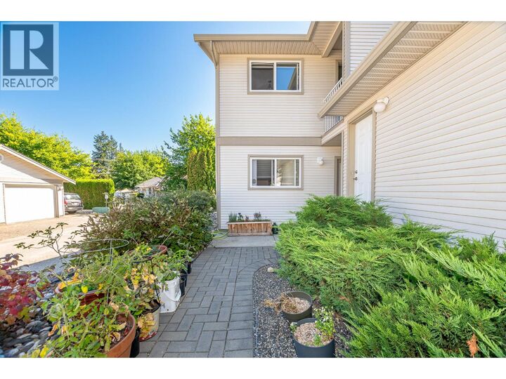 Property Photo:  171 17 Street Southeast 37  BC V1E 1P8 