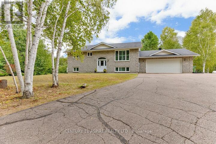 39 Sufian Street  Laurentian Valley ON K8A 6W6 photo