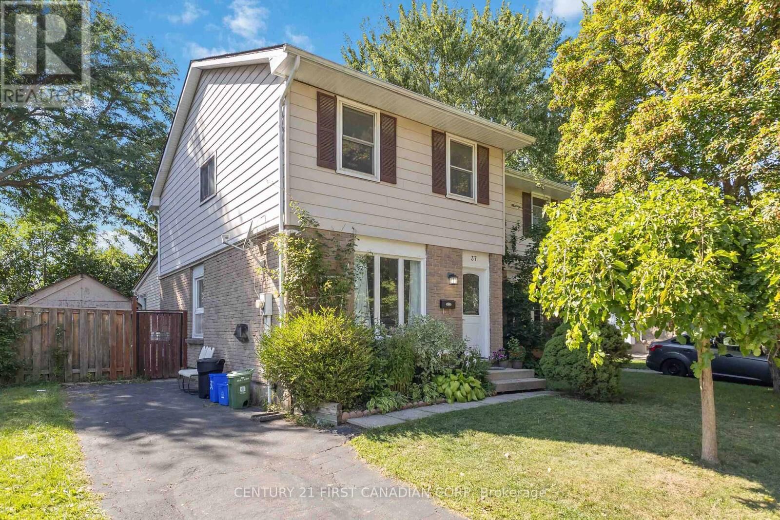 Property Photo: 37 Elvira Crescent ON N6E 2N1