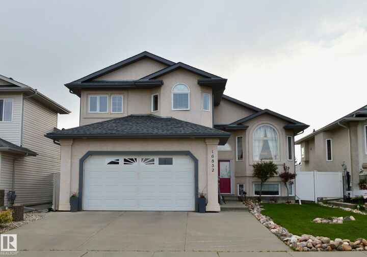 16832 79 Street NW  Edmonton AB T5Z 3Y9 photo