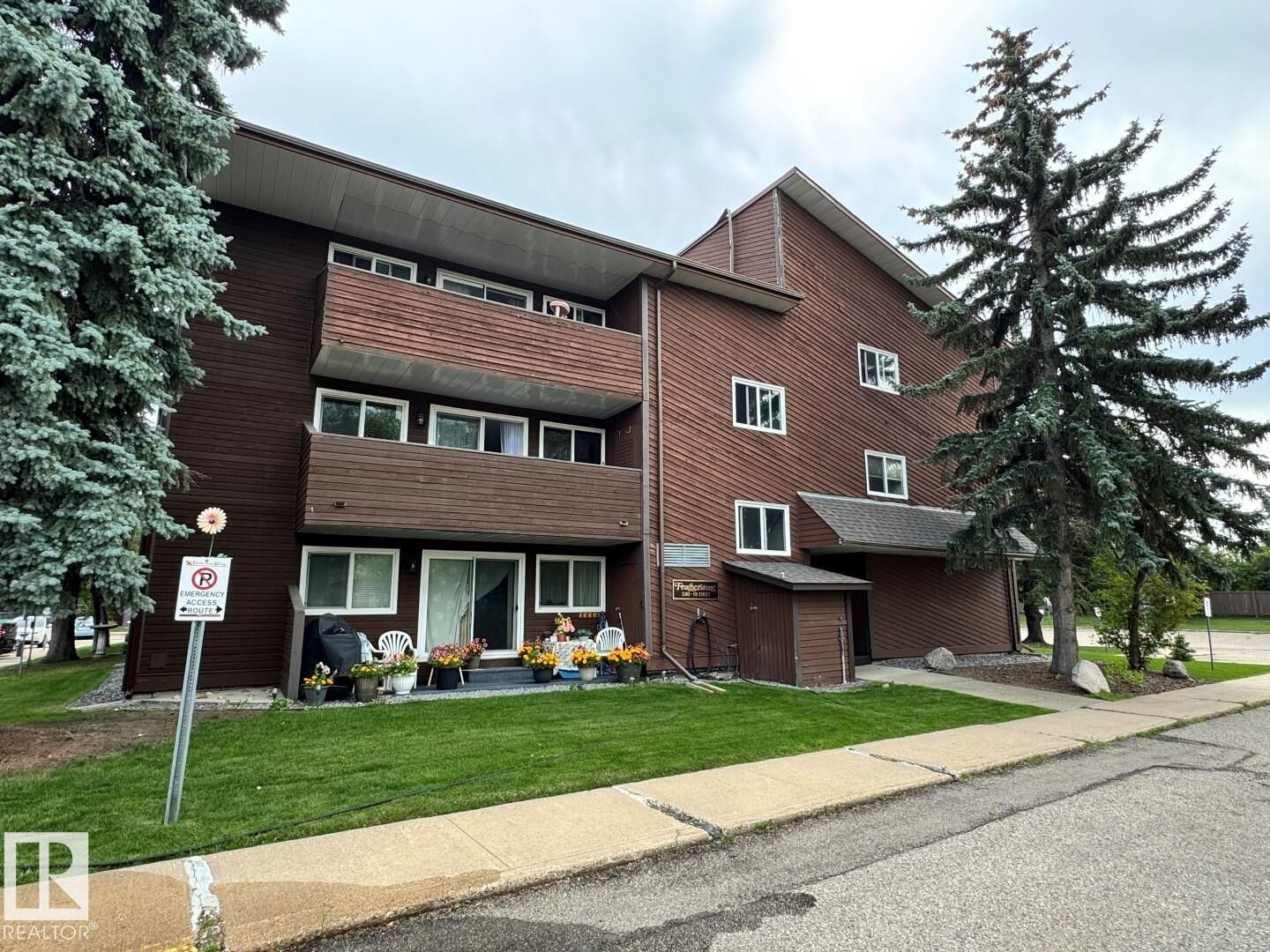 Property Photo: 2303 119 Street NW 101 AB T6J 4E2
