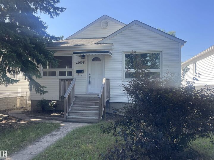 12038 89 Street NW  Edmonton AB T5B 3W1 photo