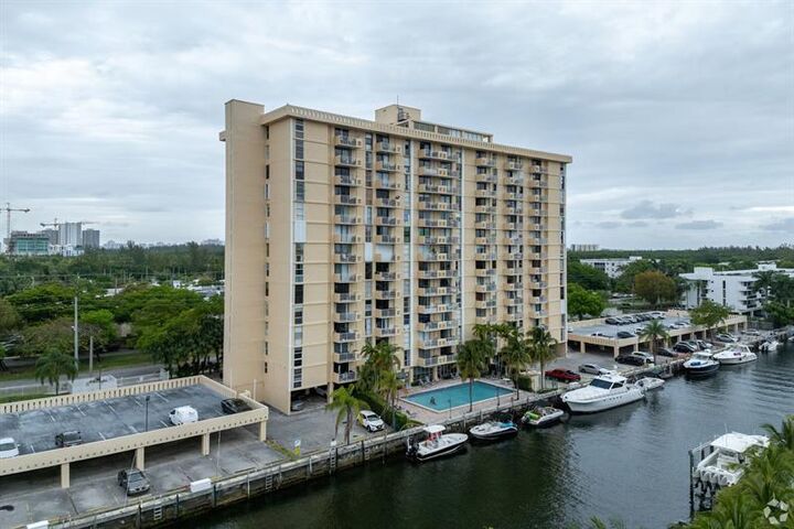 Property Photo: 2350 NE 135th St 203 FL 33181