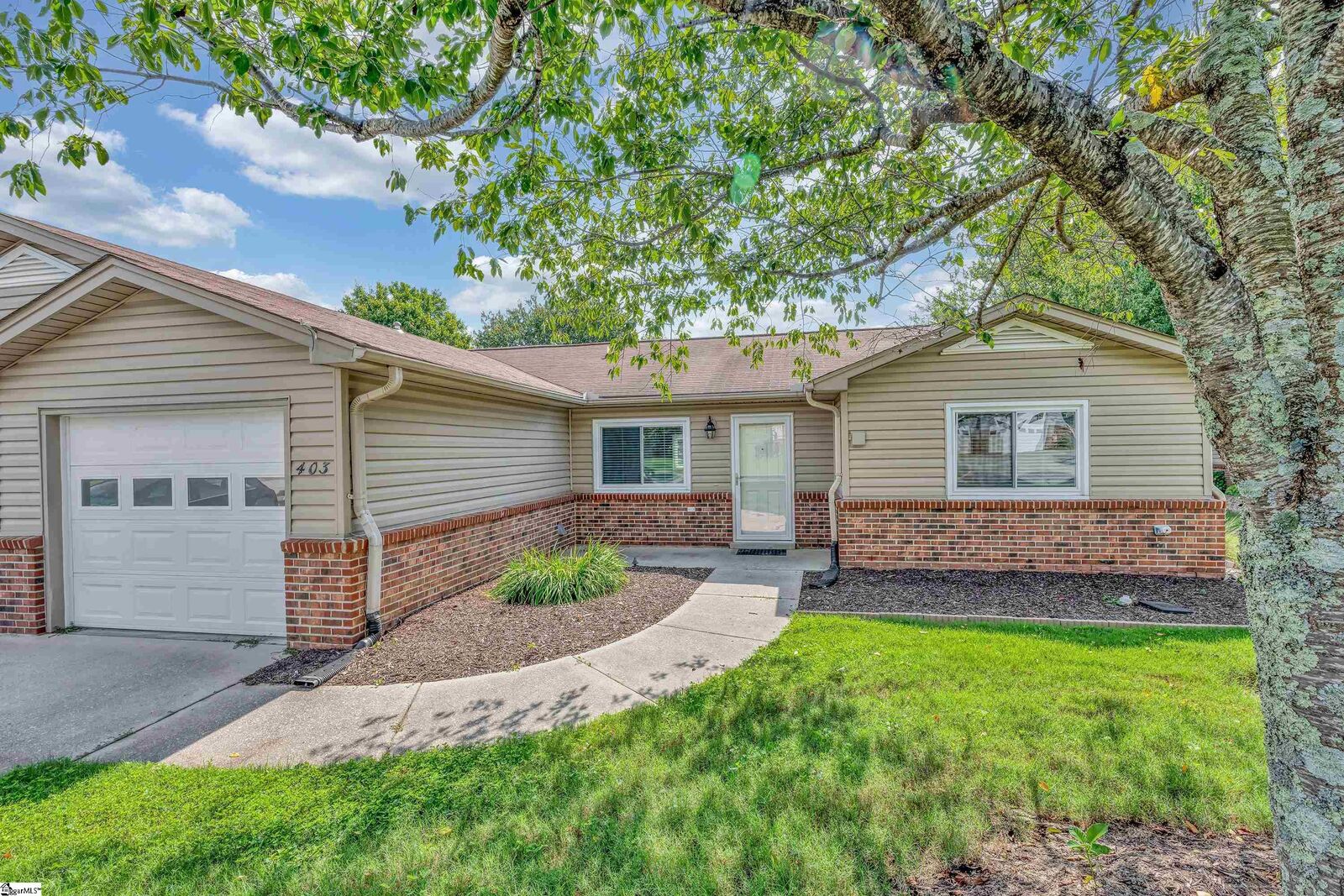 Property Photo:  403 Lakeside Circle  SC 29615 