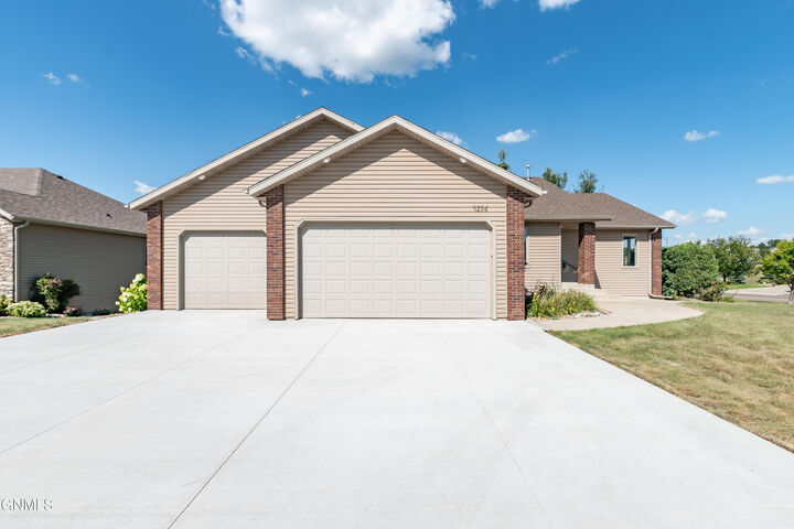 Property Photo: 4256 High Creek Road ND 58503