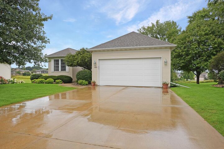 Property Photo:  120 Augusta Circle  IA 50677 