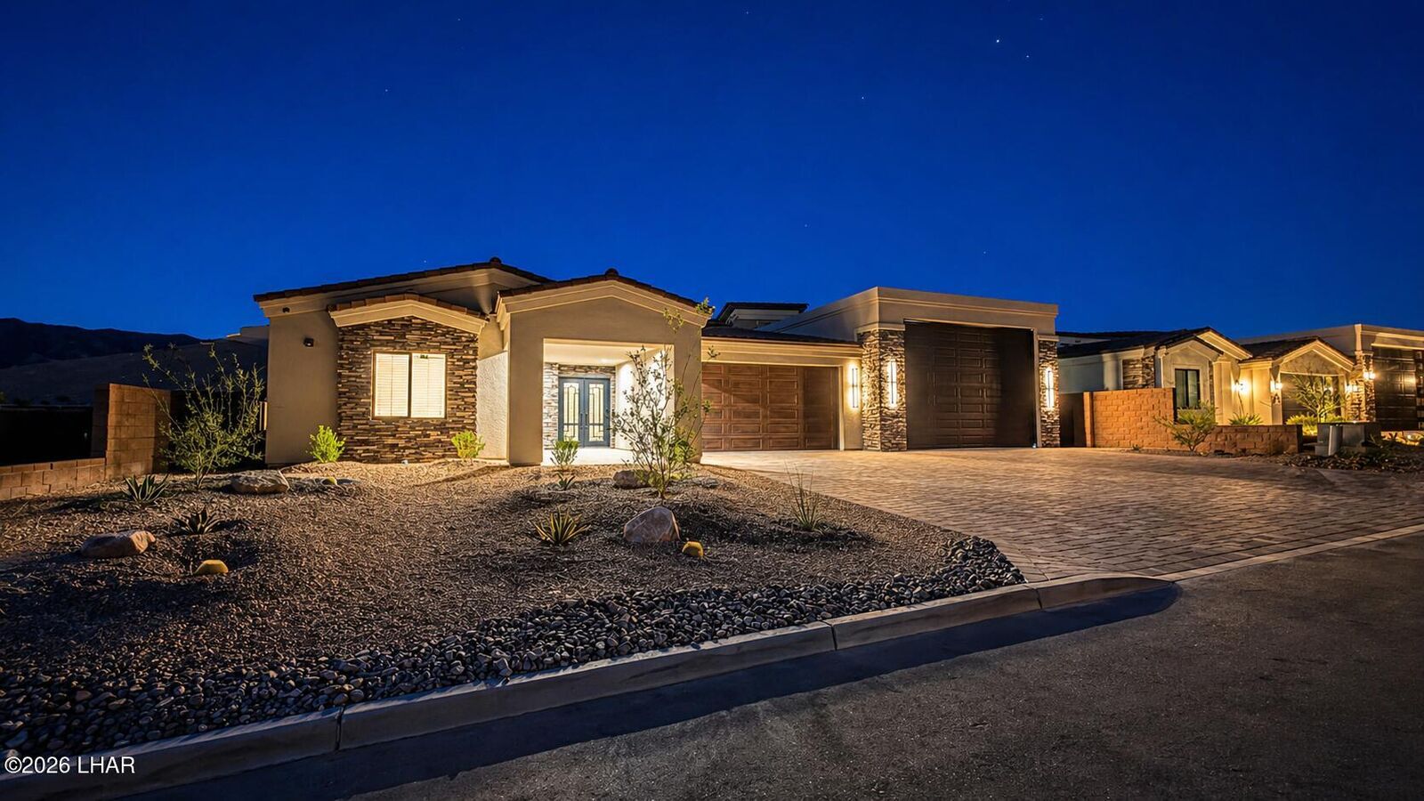 Property Photo:  6323 Avienda De Las Colinas  AZ 86406 