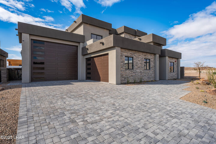 Property Photo: 2513 Flat Irons Ln AZ 86406