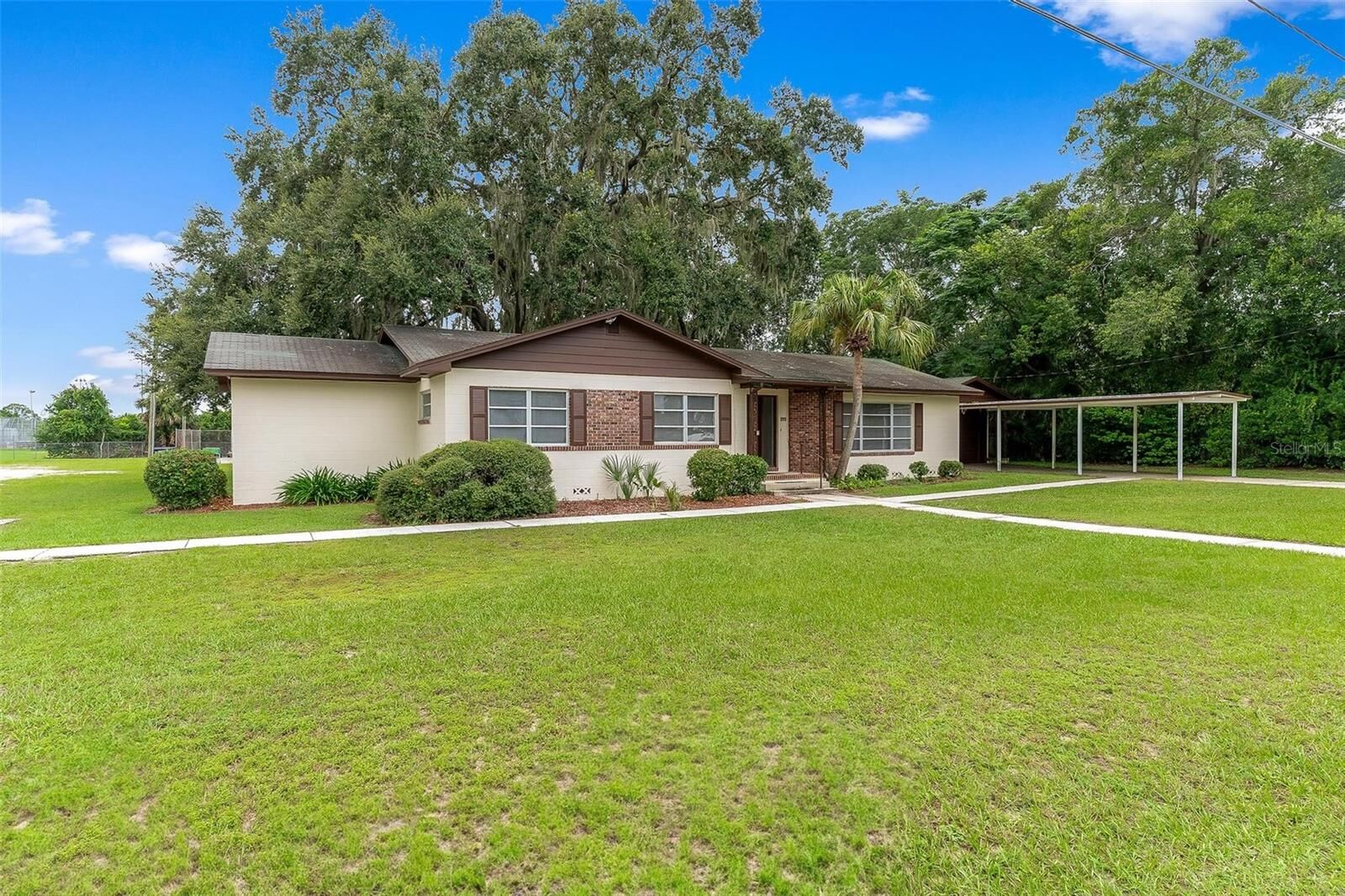 Property Photo:  1801 Vine Street  FL 34748 