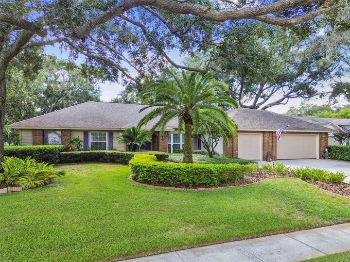 Property Photo: 18104 Woodcreek Place FL 33548