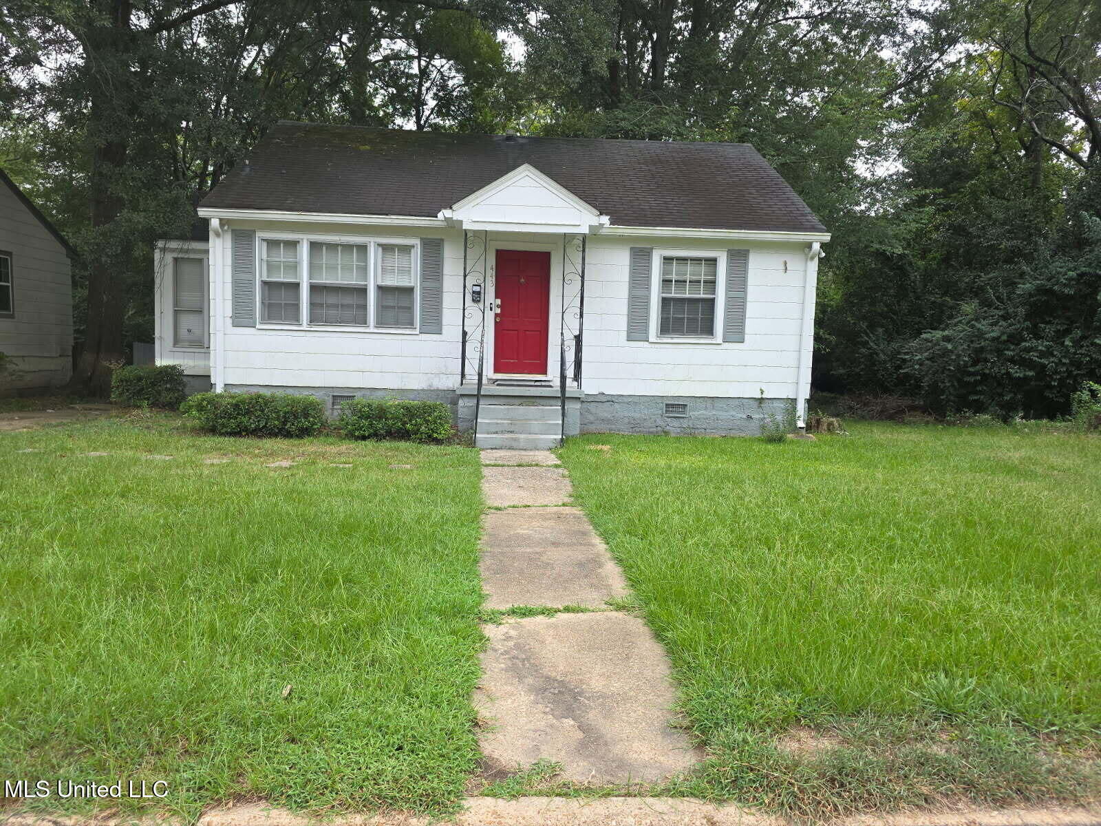Property Photo: 443 Meadowbrook Road MS 39206