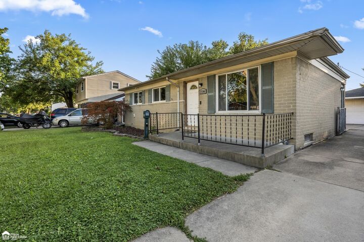 Property Photo: 37301 Barrington Dr Drive MI 48312