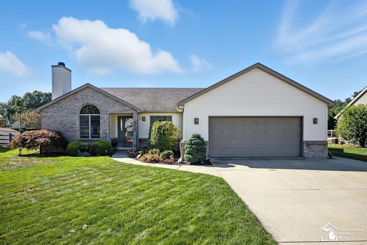 1087 Eagle Lane  Temperance MI 48182 photo