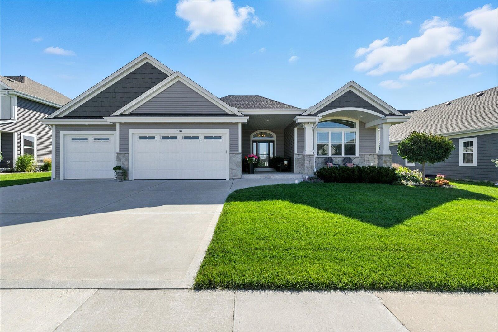 Property Photo: 1529 Miller Ct WI 53066