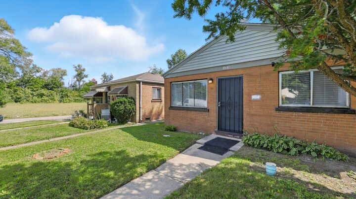 Property Photo: 14715 Maplewood Avenue IL 60426