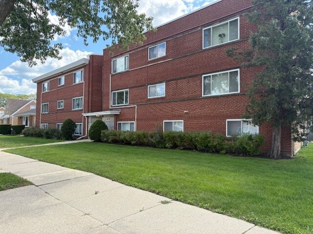 Property Photo: 4659 Dobson Street 1A IL 60076