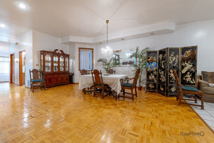 Property Photo: 1639 S Blue Island Avenue IL 60608