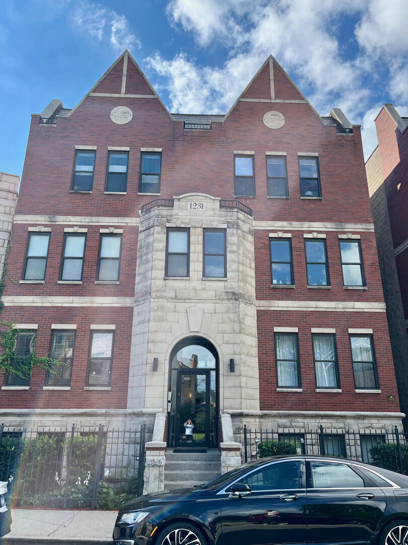 Property Photo: 1231 E 46th Street Ge IL 60653