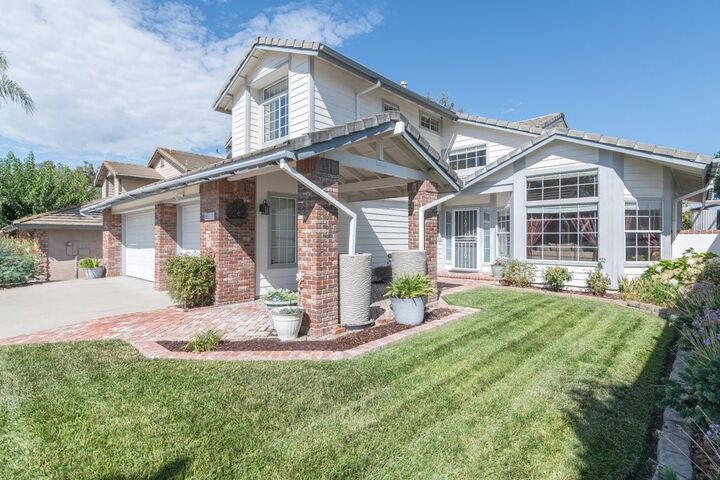 Property Photo:  40195 Avenida Palizada  CA 92563 