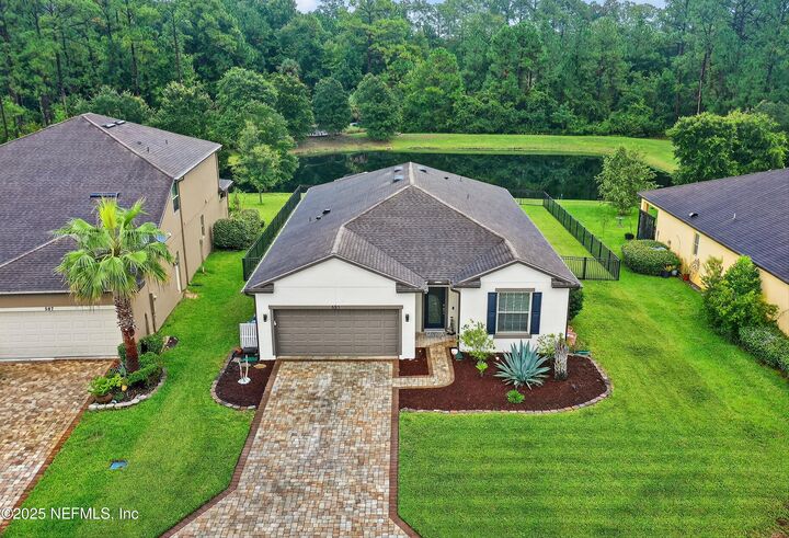 Property Photo: 595 Los Alamos Street FL 32095