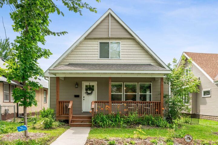 Property Photo:  1607 Thomas Avenue N  MN 55411 