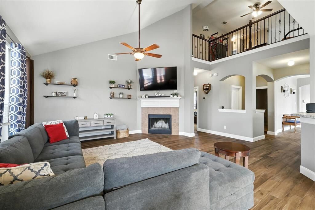 Photo de la propriété:  2112 Del Mar Court  TX 76210