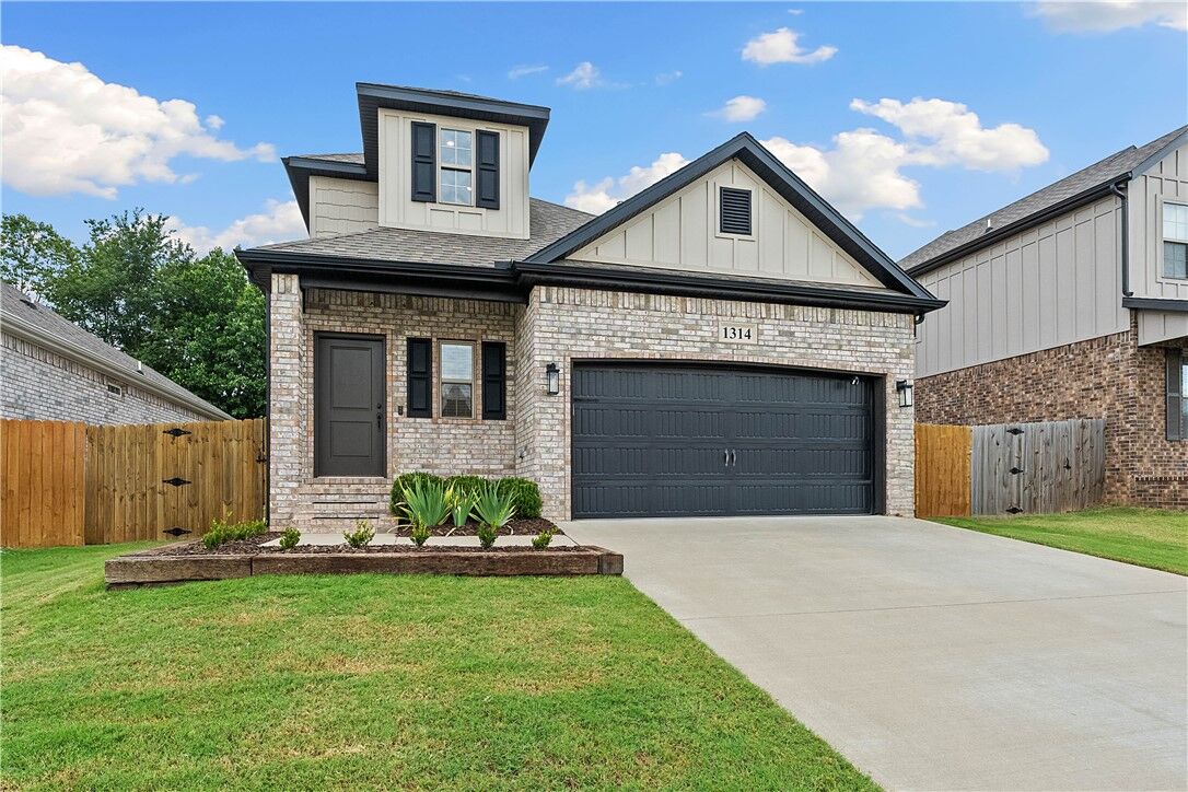 Property Photo:  1314 Park Street  AR 72745 