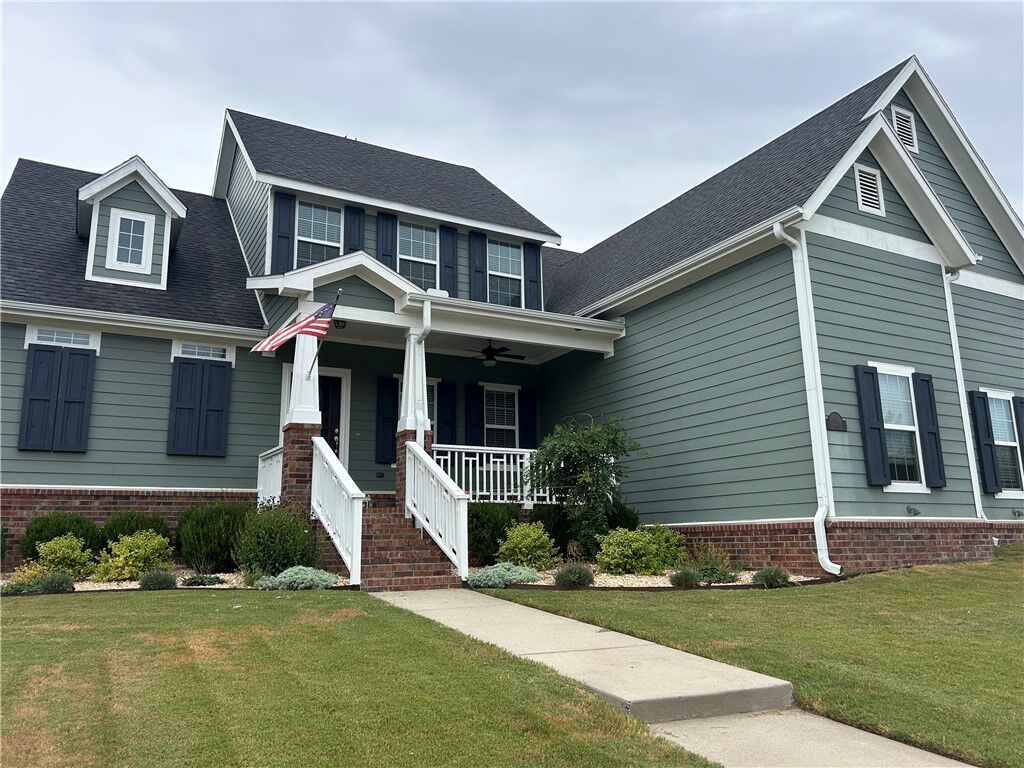 Property Photo: 910 S Chancery Lane AR 72718