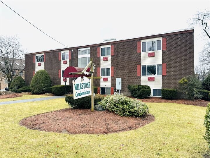 Property Photo: 215 Chelmsford St 18 MA 01824