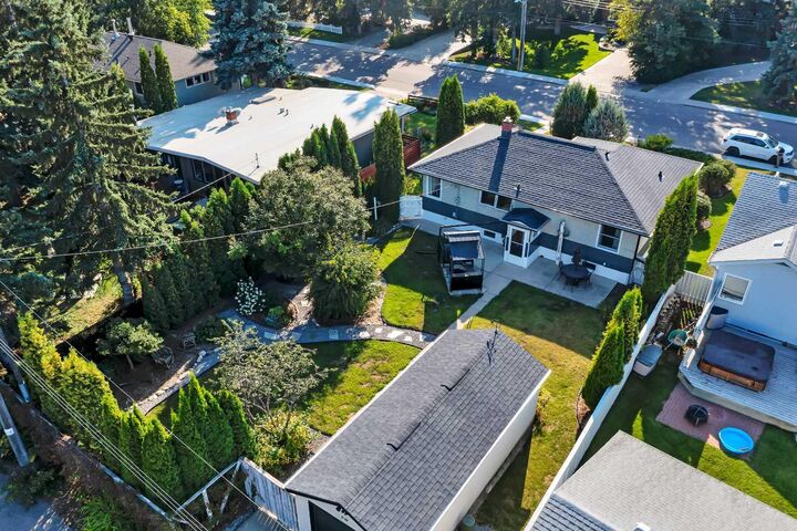 Property Photo: 5129 44 Avenue AB T4N 3H9
