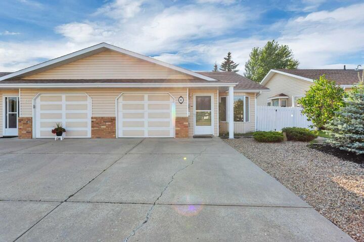 42 Dale Close  Red Deer AB T4R 2L5 photo